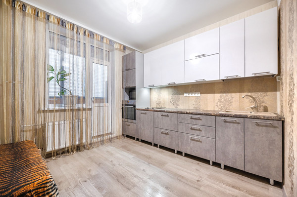 Продам двухкомнатную (2-комн.) квартиру, Петровский б-р, 14к4, Мурино п