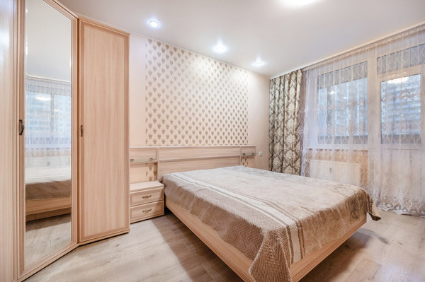 Продам двухкомнатную (2-комн.) квартиру, Петровский б-р, 14к4, Мурино п