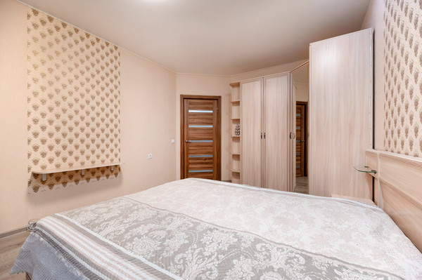 Продам двухкомнатную (2-комн.) квартиру, Петровский б-р, 14к4, Мурино п