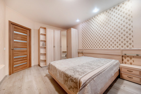 Продам двухкомнатную (2-комн.) квартиру, Петровский б-р, 14к4, Мурино п