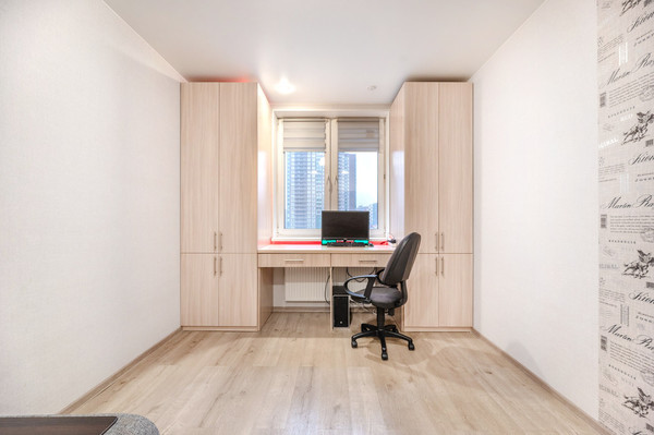Продам двухкомнатную (2-комн.) квартиру, Петровский б-р, 14к4, Мурино п