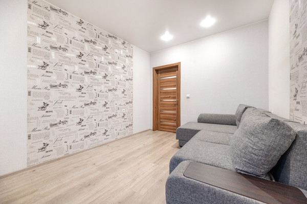 Продам двухкомнатную (2-комн.) квартиру, Петровский б-р, 14к4, Мурино п