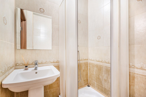 Продам двухкомнатную (2-комн.) квартиру, Петровский б-р, 14к4, Мурино п