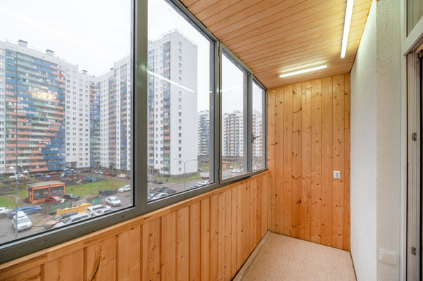 Продам двухкомнатную (2-комн.) квартиру, Петровский б-р, 14к4, Мурино п