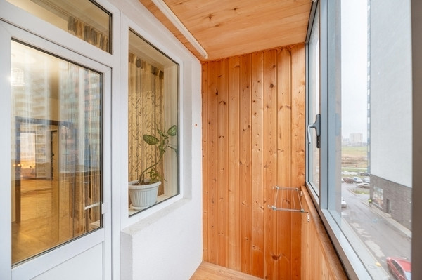 Продам двухкомнатную (2-комн.) квартиру, Петровский б-р, 14к4, Мурино п