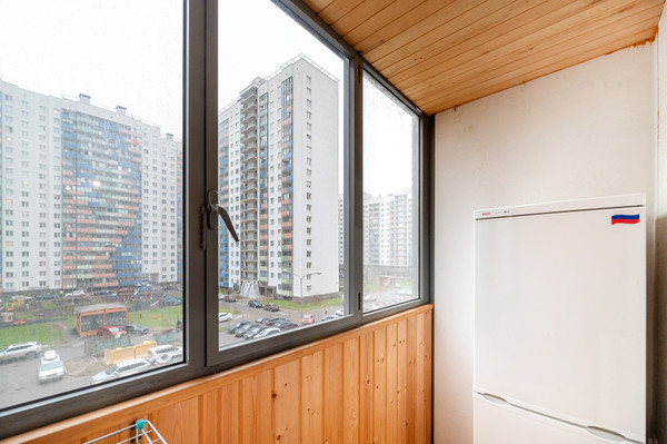 Продам двухкомнатную (2-комн.) квартиру, Петровский б-р, 14к4, Мурино п