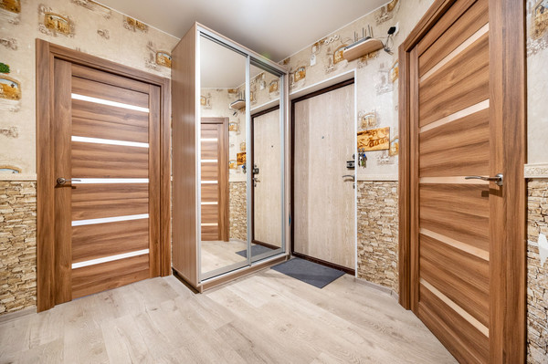 Продам двухкомнатную (2-комн.) квартиру, Петровский б-р, 14к4, Мурино п