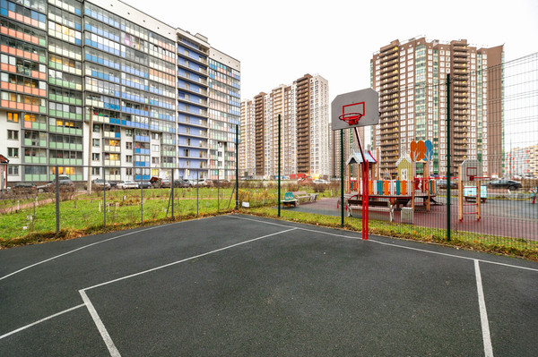 Продам двухкомнатную (2-комн.) квартиру, Петровский б-р, 14к4, Мурино п