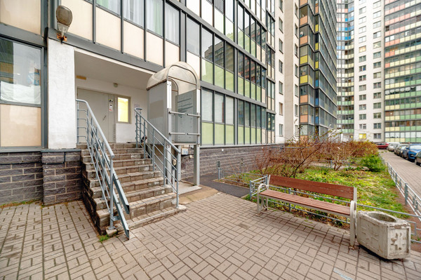 Продам двухкомнатную (2-комн.) квартиру, Петровский б-р, 14к4, Мурино п