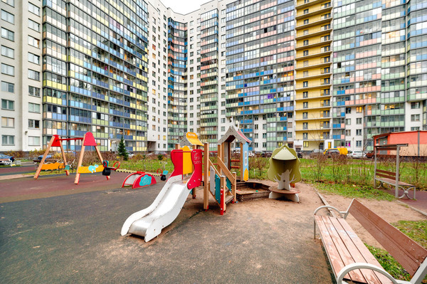 Продам двухкомнатную (2-комн.) квартиру, Петровский б-р, 14к4, Мурино п