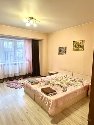 Сдам двухкомнатную (2-комн.) квартиру, Победы ул, 8, Кременки г