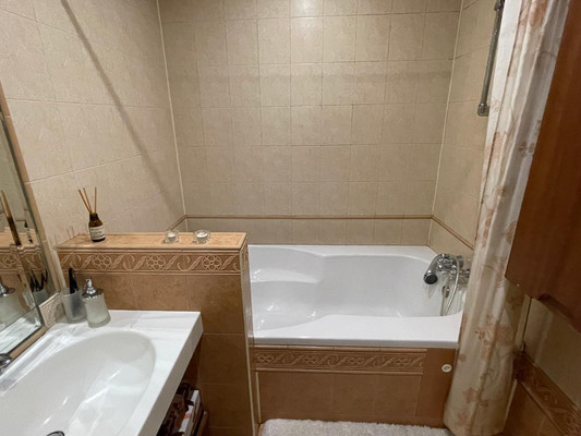 Продам трехкомнатную (3-комн.) квартиру, Жмайлова ул, 27а, Ростов-на-Дону г