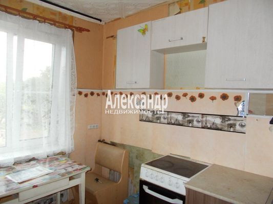 Продам двухкомнатную (2-комн.) квартиру, Чернышевская ул, 27, Тихвин г