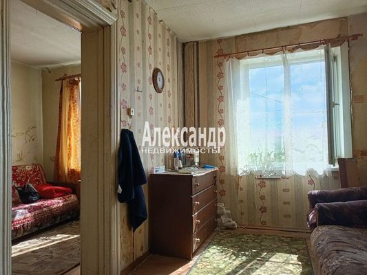 Продам двухкомнатную (2-комн.) квартиру, Чернышевская ул, 27, Тихвин г