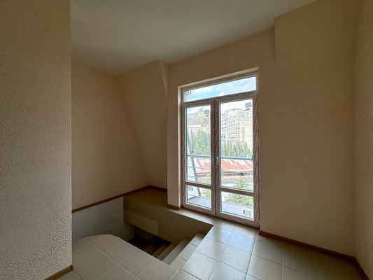 Продам двухкомнатную (2-комн.) квартиру, Прибрежная ул, 1а, Кореиз пгт