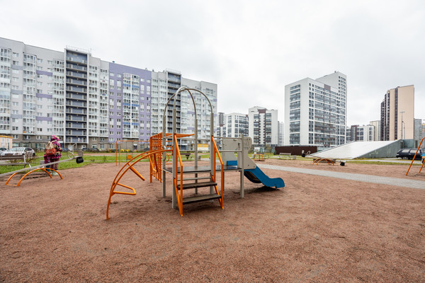 Продам однокомнатную (1-комн.) квартиру, Петровский б-р, дом 5, Мурино п