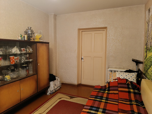 Продам трехкомнатную (3-комн.) квартиру, Карьерный пер, 15к25, Симферополь г