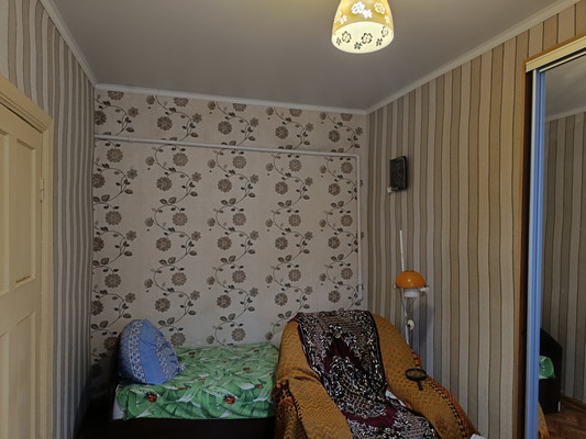 Продам трехкомнатную (3-комн.) квартиру, Карьерный пер, 15к25, Симферополь г