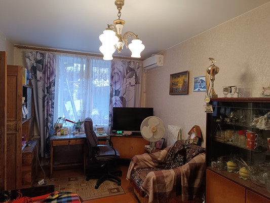 Продам трехкомнатную (3-комн.) квартиру, Карьерный пер, 15к25, Симферополь г