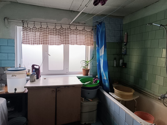 Продам трехкомнатную (3-комн.) квартиру, Карьерный пер, 15к25, Симферополь г