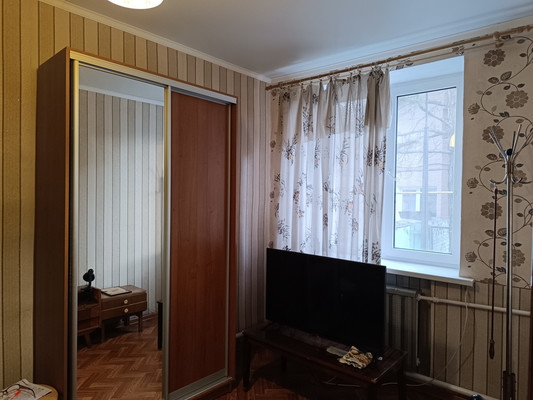 Продам трехкомнатную (3-комн.) квартиру, Карьерный пер, 15к25, Симферополь г