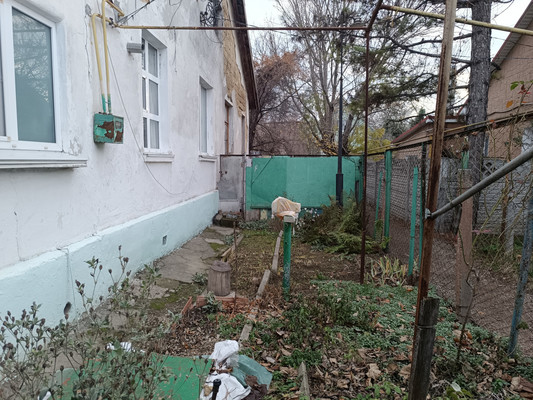 Продам трехкомнатную (3-комн.) квартиру, Карьерный пер, 15к25, Симферополь г