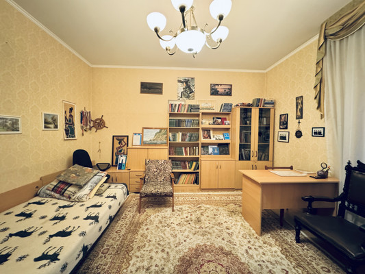 Продам многокомнатную квартиру, Пролетарская ул, 74б, Калининград г