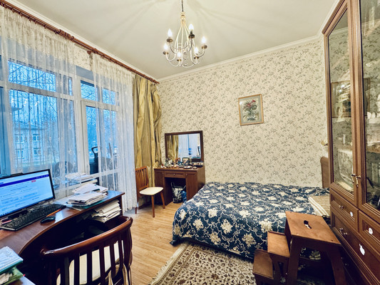 Продам многокомнатную квартиру, Пролетарская ул, 74б, Калининград г