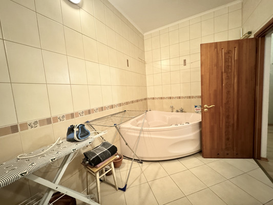 Продам многокомнатную квартиру, Пролетарская ул, 74б, Калининград г