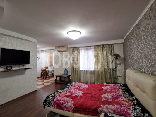 Продам двухкомнатную (2-комн.) квартиру, Ленина ул, 195Б, Горячий Ключ г