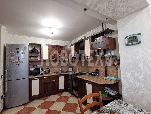 Продам двухкомнатную (2-комн.) квартиру, Ленина ул, 195Б, Горячий Ключ г