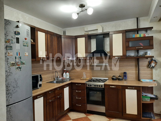 Продам двухкомнатную (2-комн.) квартиру, Ленина ул, 195Б, Горячий Ключ г