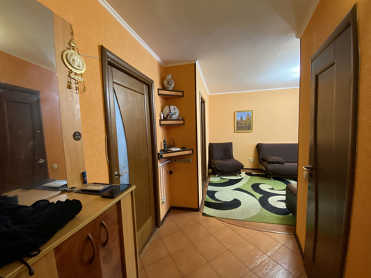 Продам трехкомнатную (3-комн.) квартиру, Маршала Жукова ул, 3кА, Нижневартовск г