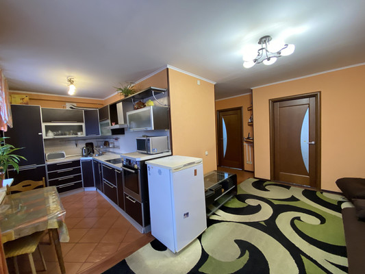 Продам трехкомнатную (3-комн.) квартиру, Маршала Жукова ул, 3кА, Нижневартовск г