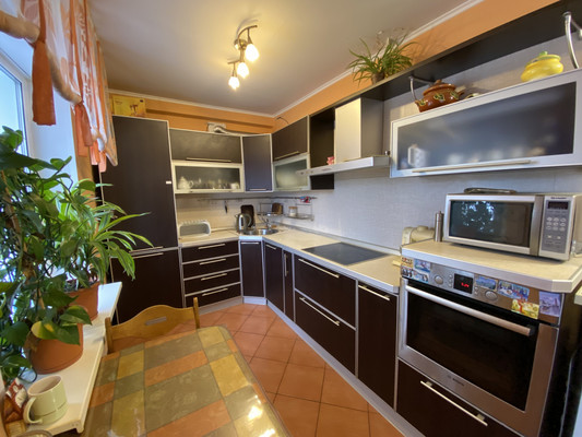 Продам трехкомнатную (3-комн.) квартиру, Маршала Жукова ул, 3кА, Нижневартовск г