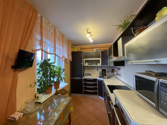Продам трехкомнатную (3-комн.) квартиру, Маршала Жукова ул, 3кА, Нижневартовск г