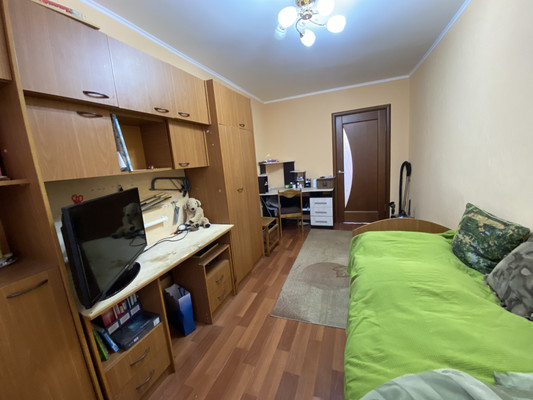 Продам трехкомнатную (3-комн.) квартиру, Маршала Жукова ул, 3кА, Нижневартовск г
