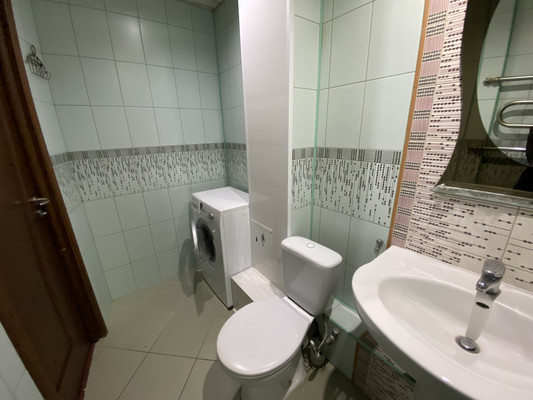 Продам трехкомнатную (3-комн.) квартиру, Маршала Жукова ул, 3кА, Нижневартовск г