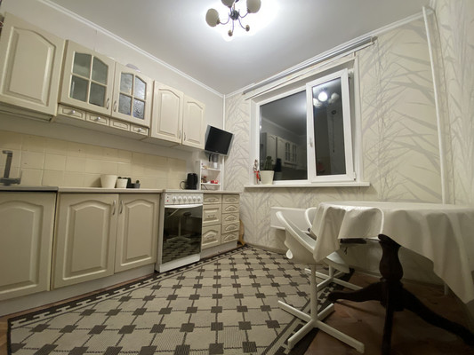 Продам двухкомнатную (2-комн.) квартиру, Чапаева ул, 13к2, Нижневартовск г