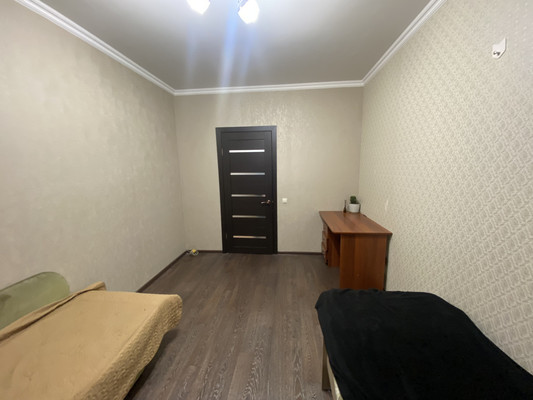 Продам двухкомнатную (2-комн.) квартиру, Чапаева ул, 13к2, Нижневартовск г