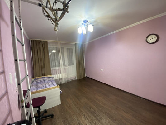 Продам двухкомнатную (2-комн.) квартиру, Чапаева ул, 13к2, Нижневартовск г
