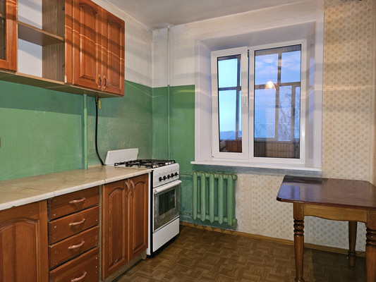 Продам трехкомнатную (3-комн.) квартиру, Докучаева ул, 32, Пермь г