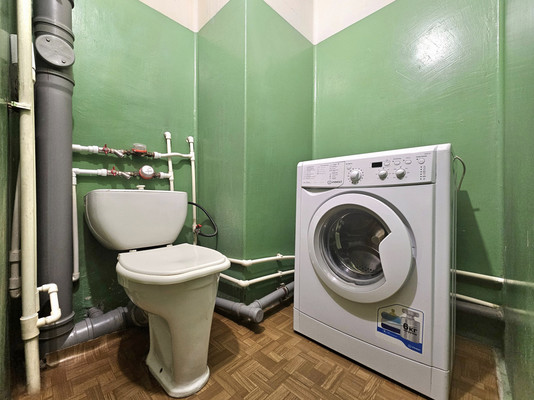 Продам трехкомнатную (3-комн.) квартиру, Докучаева ул, 32, Пермь г
