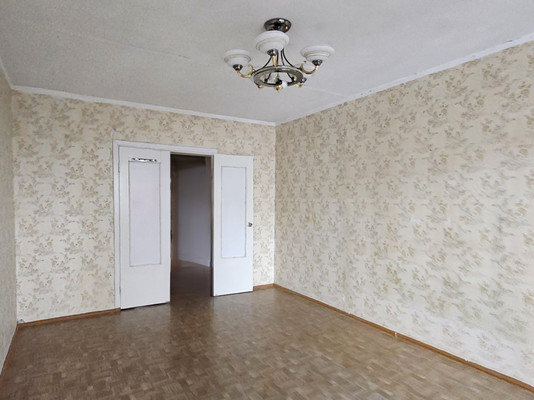 Продам трехкомнатную (3-комн.) квартиру, Докучаева ул, 32, Пермь г