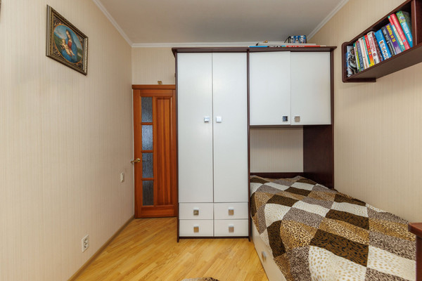 Продам трехкомнатную (3-комн.) квартиру, Романа Брянского ул, 1, Брянск г