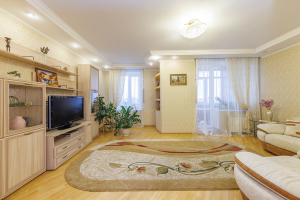 Продам трехкомнатную (3-комн.) квартиру, Романа Брянского ул, 1, Брянск г