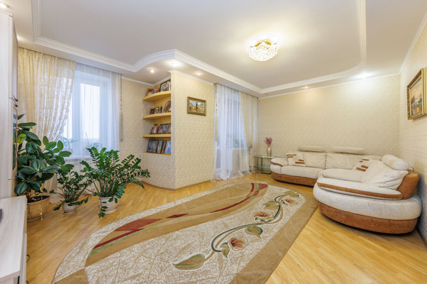 Продам трехкомнатную (3-комн.) квартиру, Романа Брянского ул, 1, Брянск г