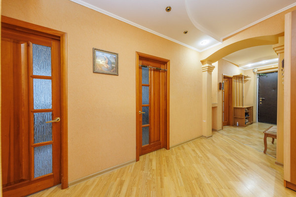 Продам трехкомнатную (3-комн.) квартиру, Романа Брянского ул, 1, Брянск г