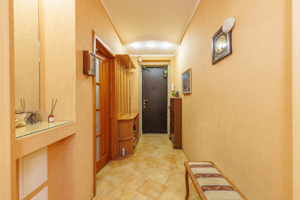 Продам трехкомнатную (3-комн.) квартиру, Романа Брянского ул, 1, Брянск г