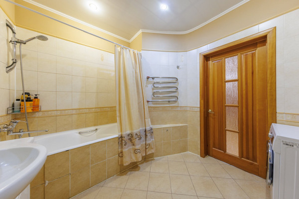 Продам трехкомнатную (3-комн.) квартиру, Романа Брянского ул, 1, Брянск г